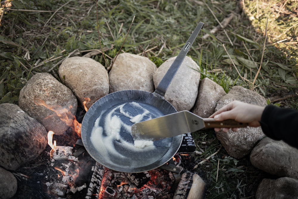 Kovácsoltvas beégetés: serpenyők és tűztálak