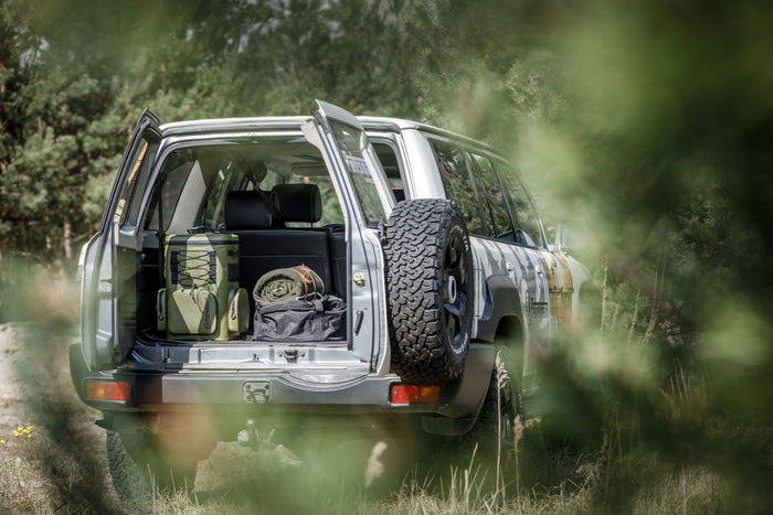 Petromax Kühlrucksack verstaut im Kofferraum eines Autos
