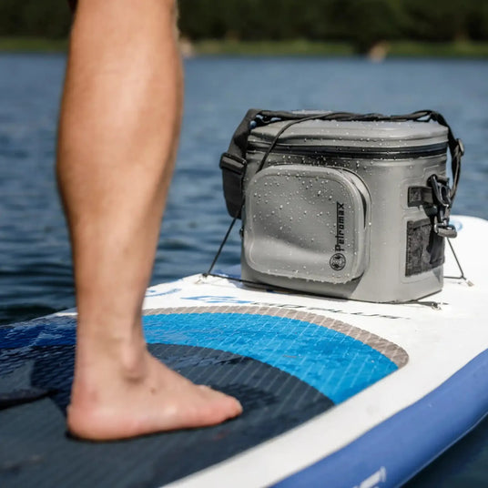 Kühltasche auf einem Paddleboard