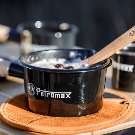 Enamel saucepan