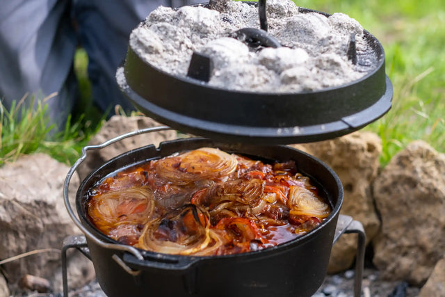 Kochen mit dem Dutch Oven – so nutzt du den Feuertopf richtig