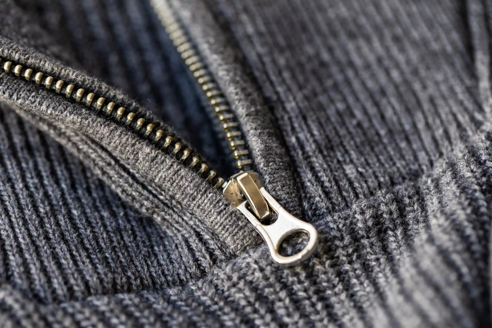 Reißverschluss reparieren: Anleitung für Zipper, Schieber & Co.