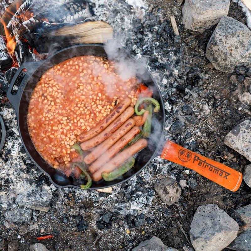 Aramid handle cover fire pan