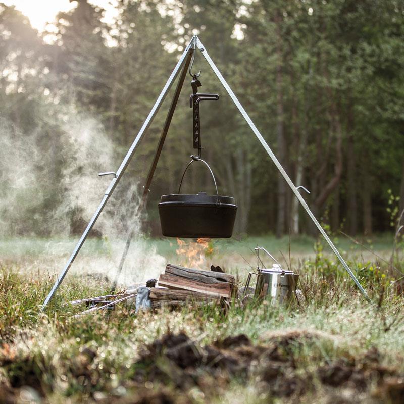 Tripod with chain & hook Tripod with chain & hook