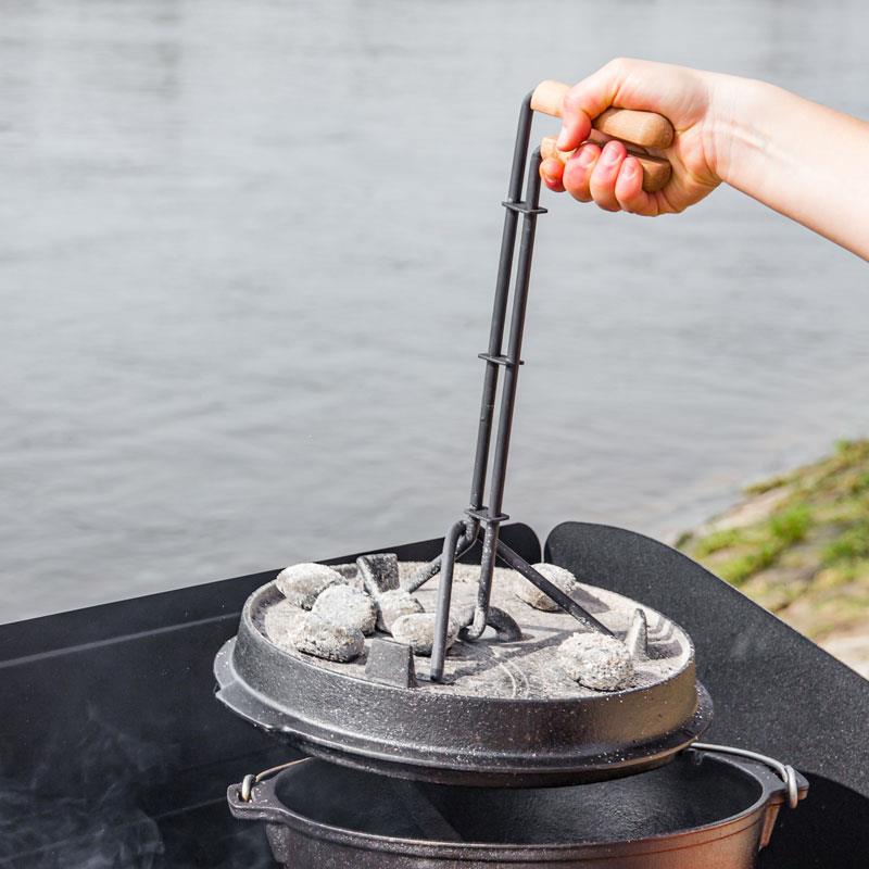 Dutch Oven professional lid lifter 