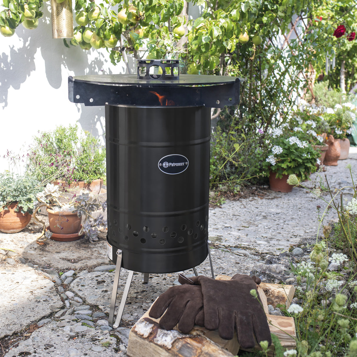 Pyron Black Edition fire barrel
