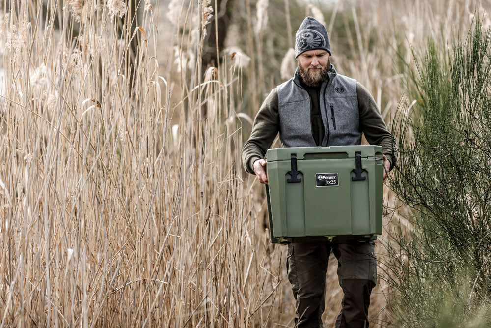 Cool box KX25 olive incl. seat cushion, basket & divider board