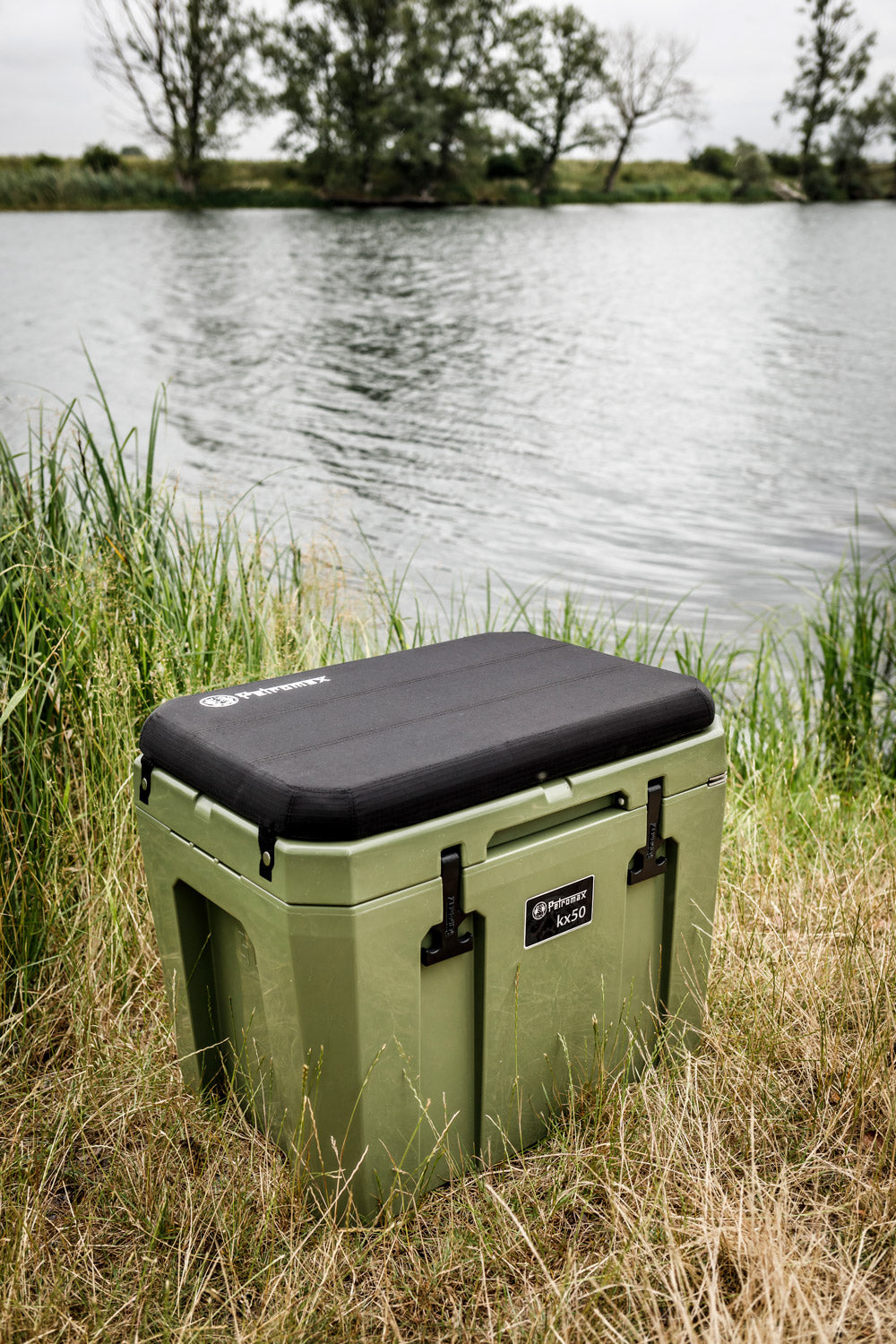 Cool box KX50 incl. seat cushion, basket & divider board, olive